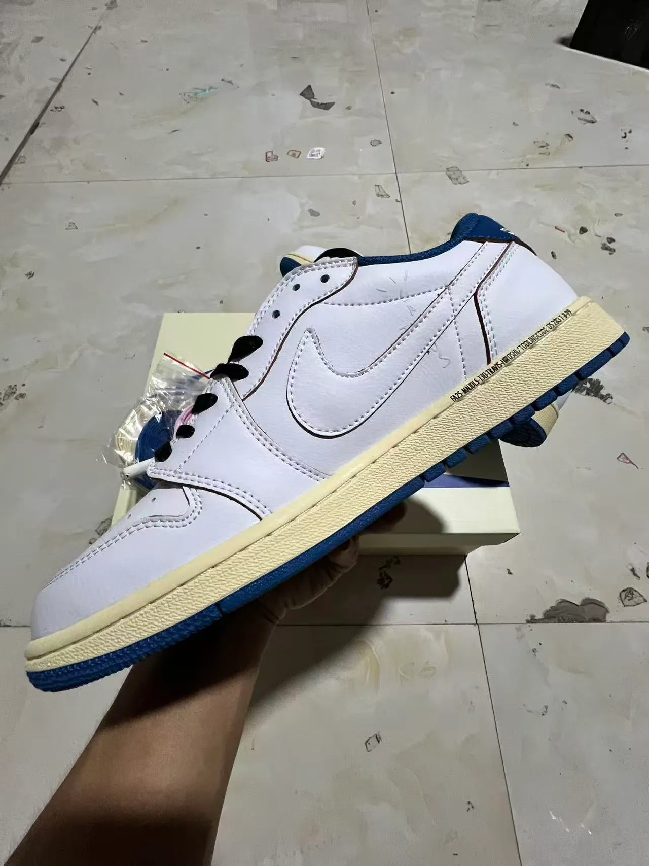 Nike White Navy Low-Top Leather Upper Lifestyle Sneakers 5
