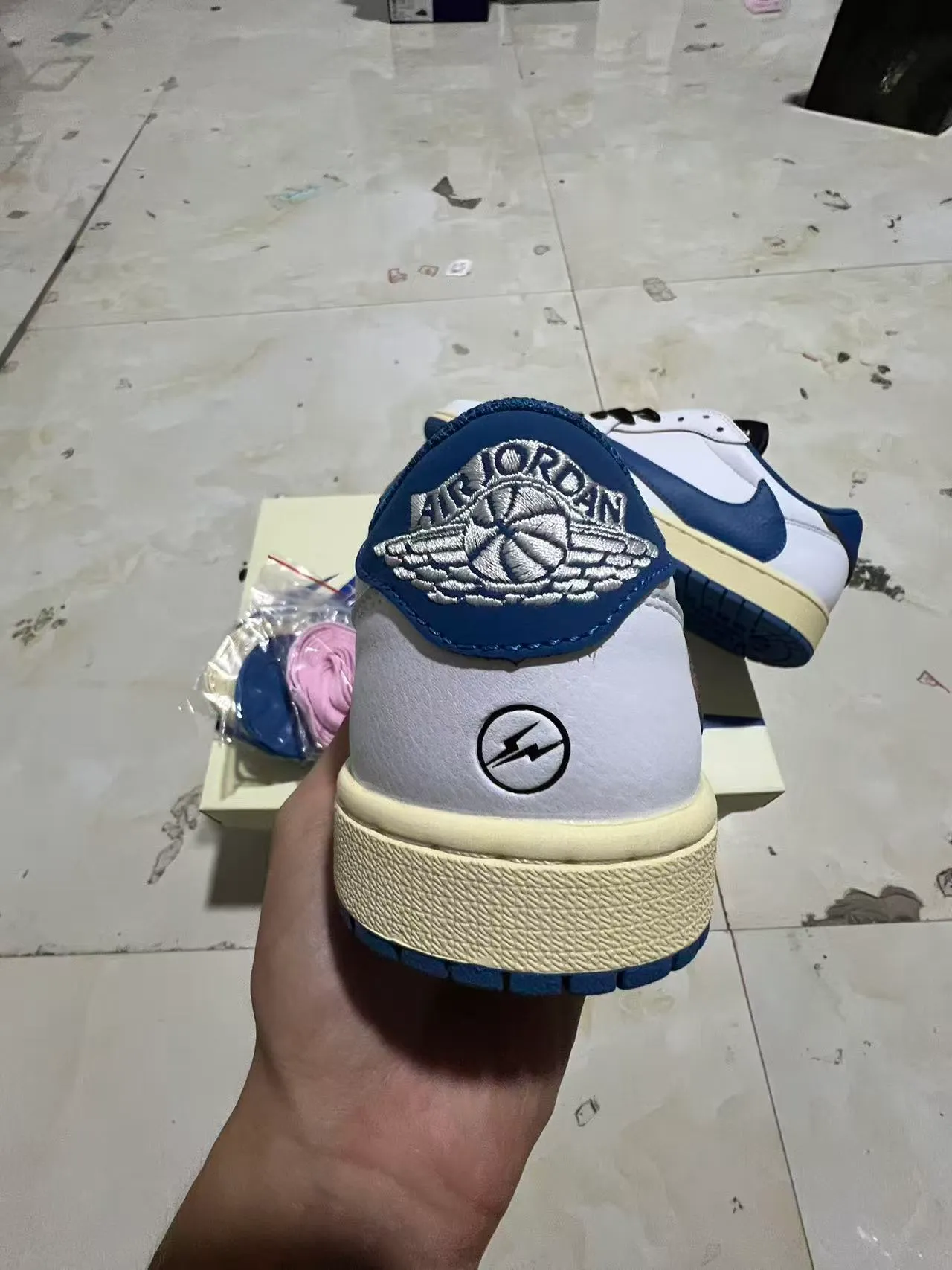 Nike White Navy Low-Top Leather Upper Lifestyle Sneakers 8