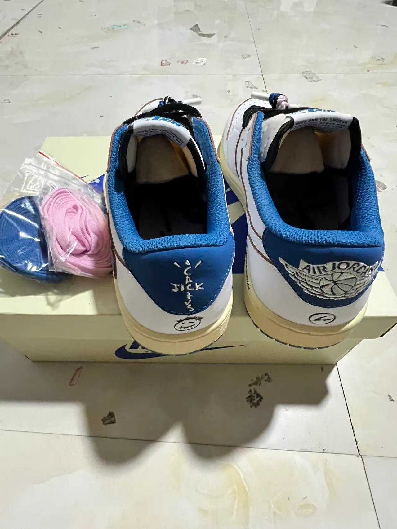 Nike White Navy Low-Top Leather Upper Lifestyle Sneakers 10