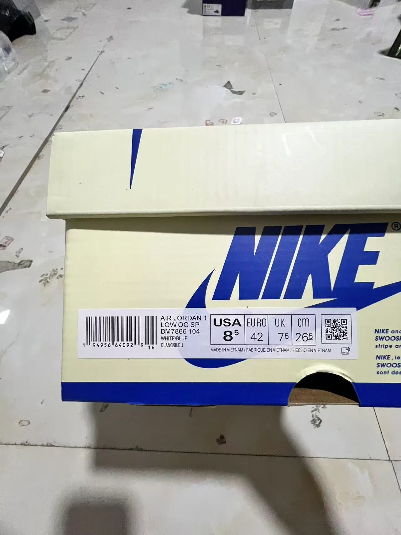 Nike White Navy Low-Top Leather Upper Lifestyle Sneakers 11