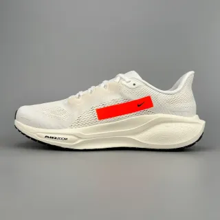 Nike Chaussures Running Blanc Orange Upper Maille Ingénierisée Tab Swoosh Accent