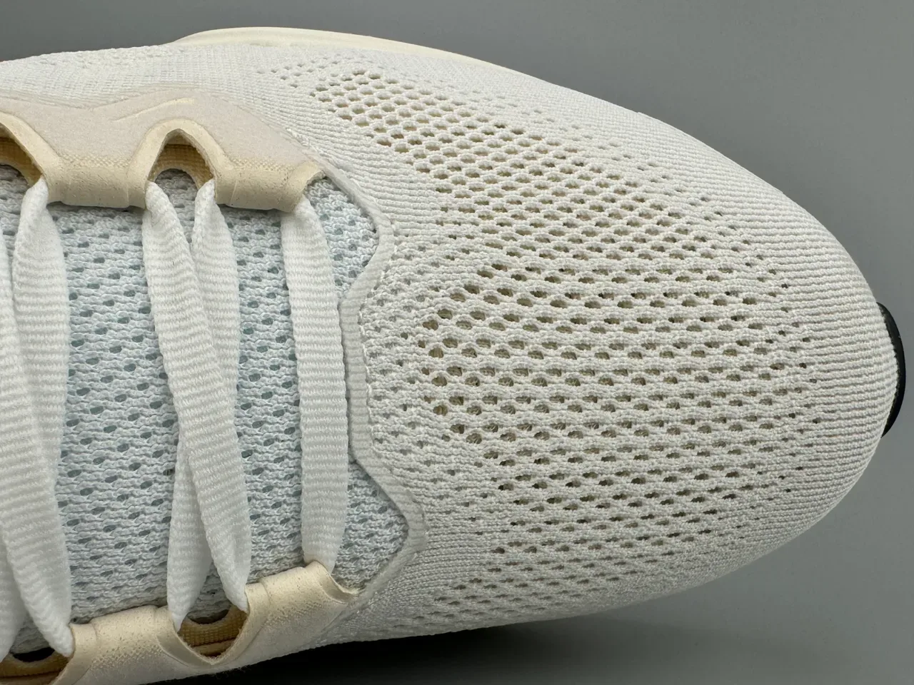 Nike Chaussures Running Blanc Orange Upper Maille Ingénierisée Tab Swoosh Accent 2