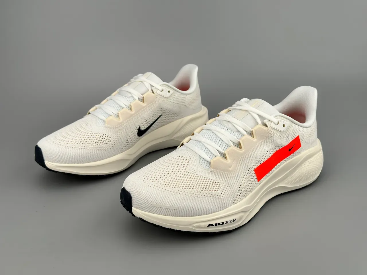 Nike Chaussures Running Blanc Orange Upper Maille Ingénierisée Tab Swoosh Accent 5