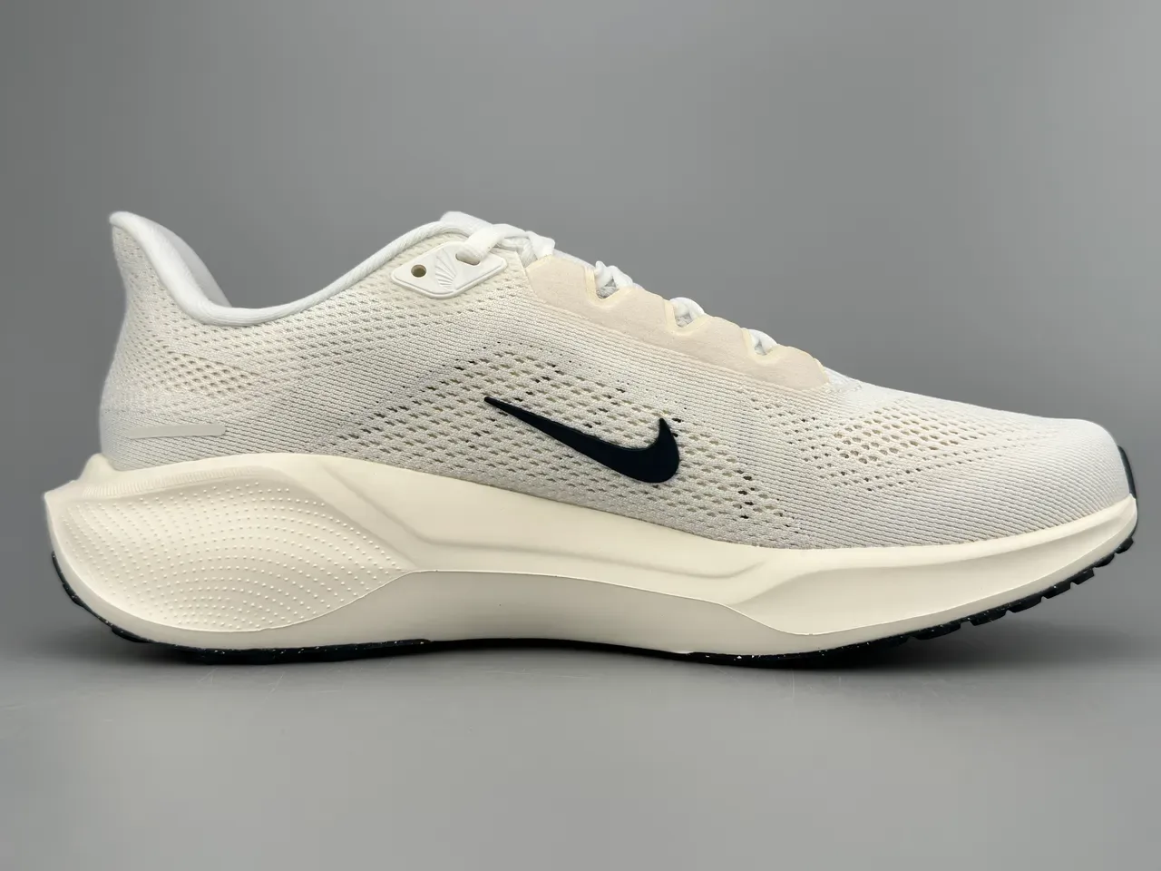 Nike Chaussures Running Blanc Orange Upper Maille Ingénierisée Tab Swoosh Accent 10