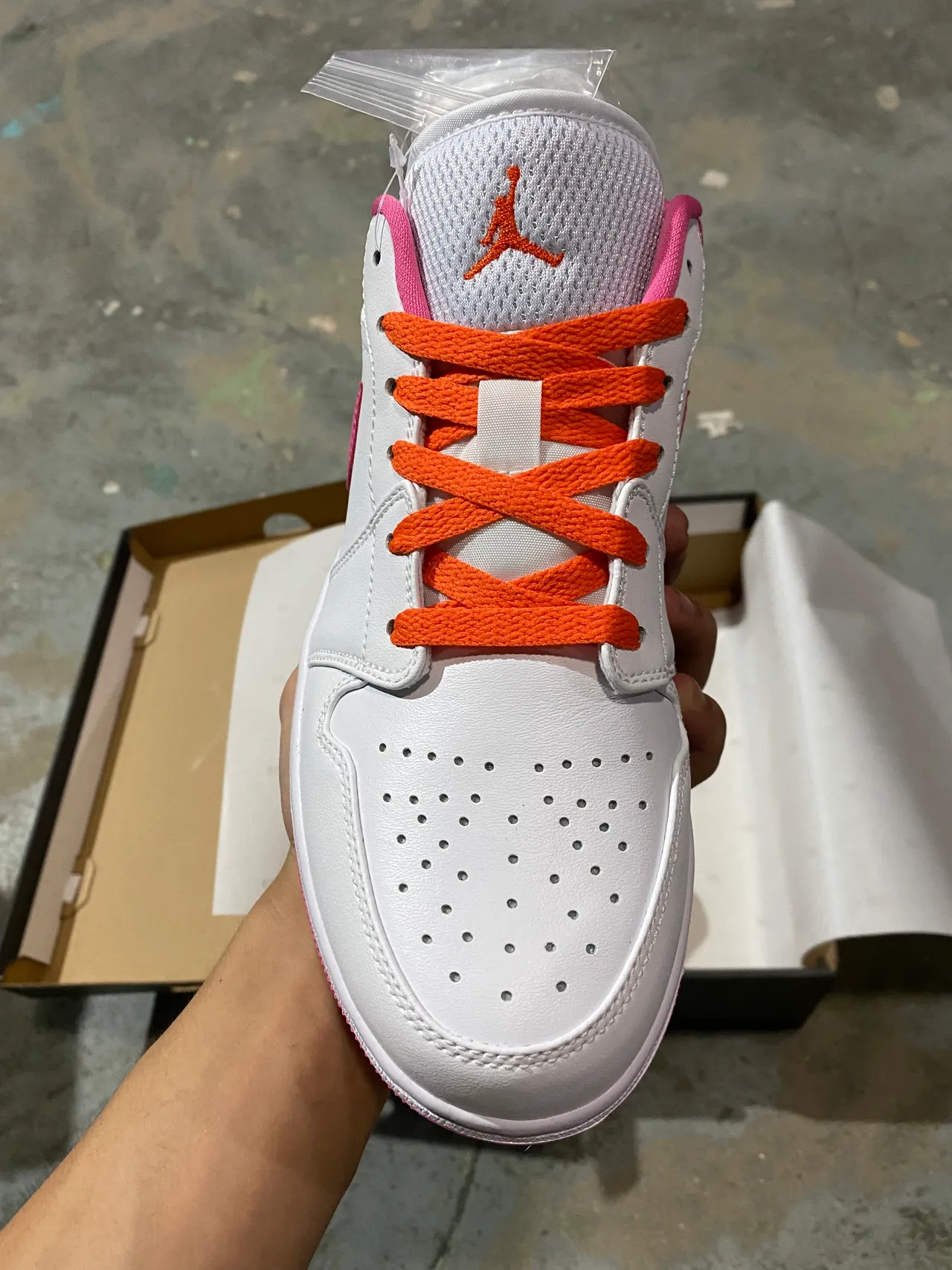 Nike White Pink Low-Top Padded Collar Lifestyle Sneakers 3