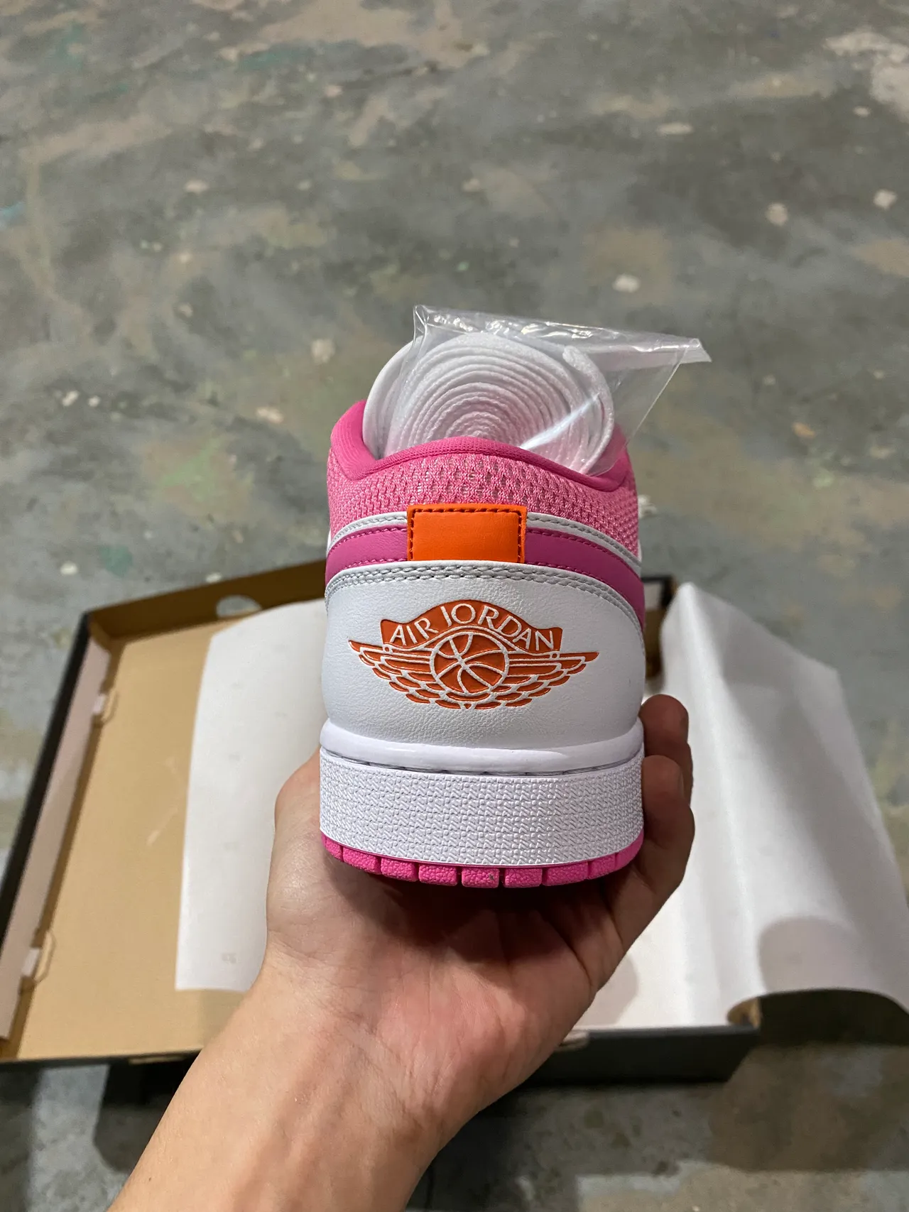 Nike White Pink Low-Top Padded Collar Lifestyle Sneakers 5