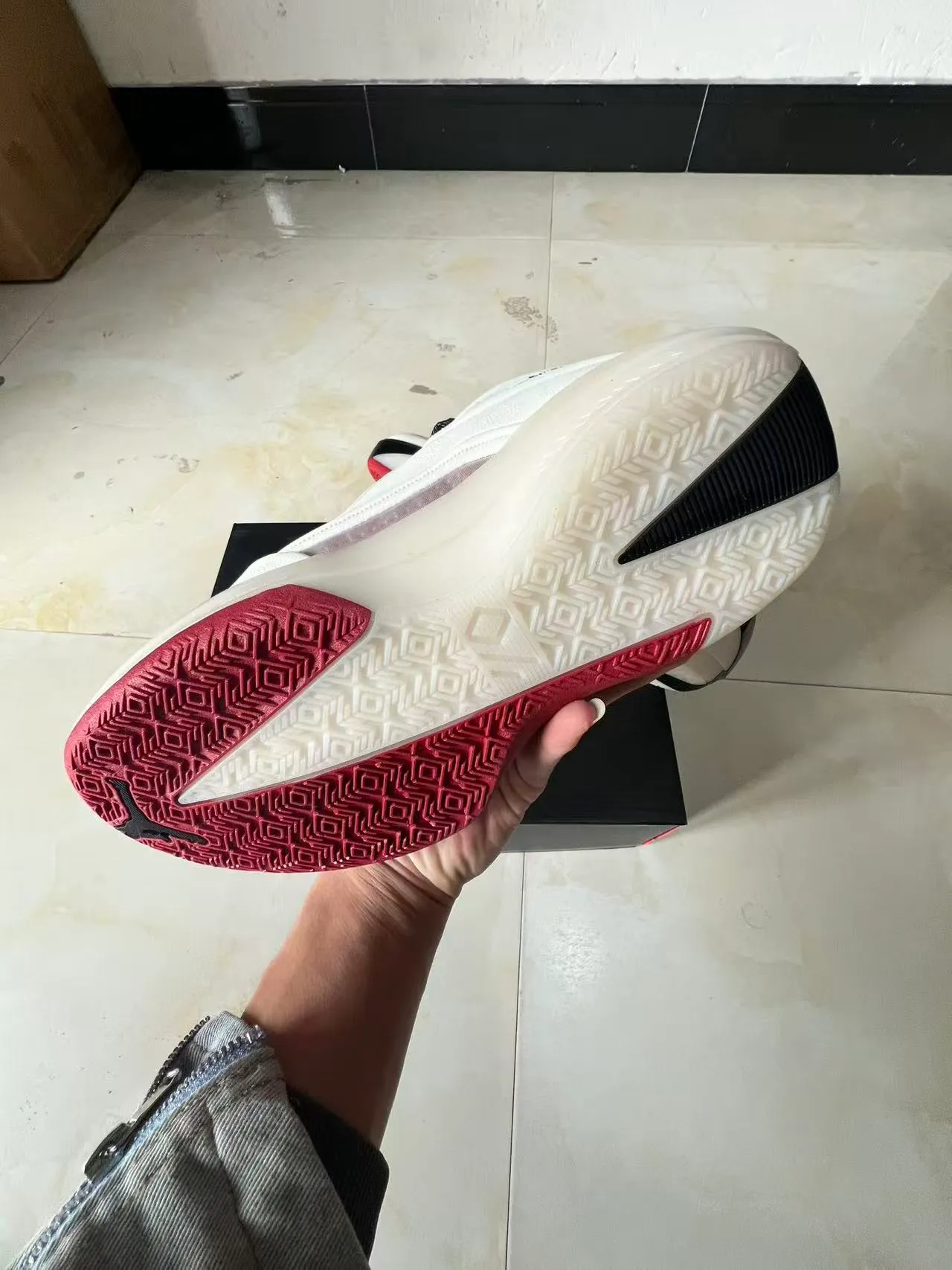 Nike White Red Leather Upper Strap Closure Basketball Shoes 6