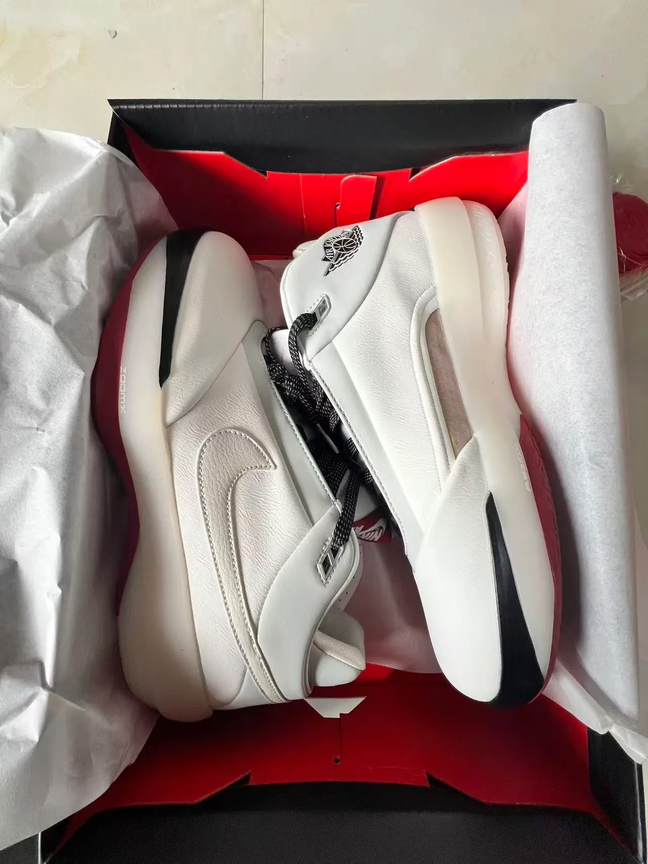 Nike White Red Leather Upper Strap Closure Basketball Shoes 9
