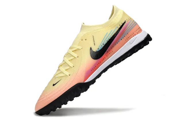 Nike zapatillas de fútbol turf con upper de knit amarillo naranja y colorway gradient 3