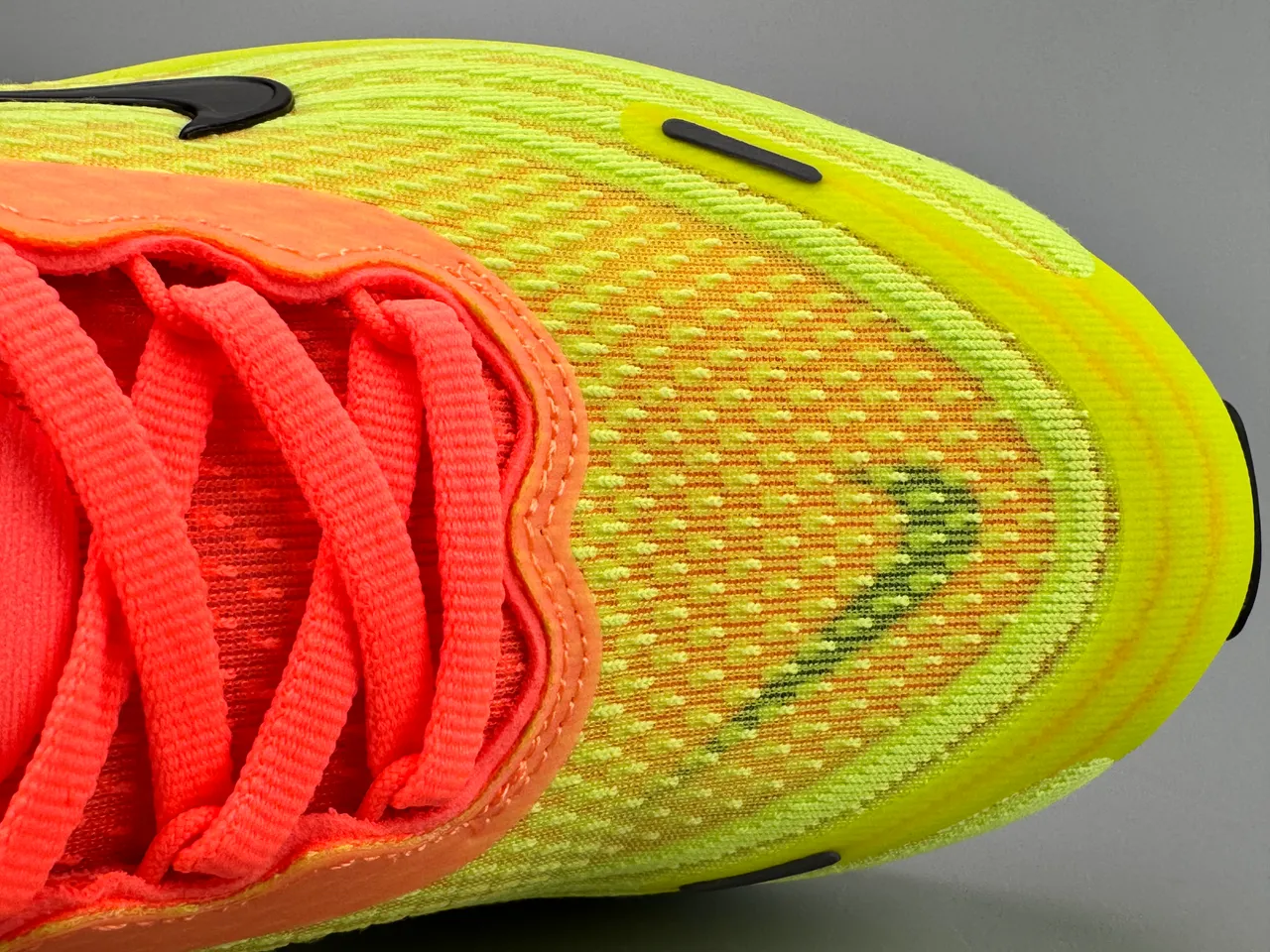 Nike Amarillo Rosa Upper de Knit Engineered Sculpted ZoomX Midsole Zapatillas de correr 6