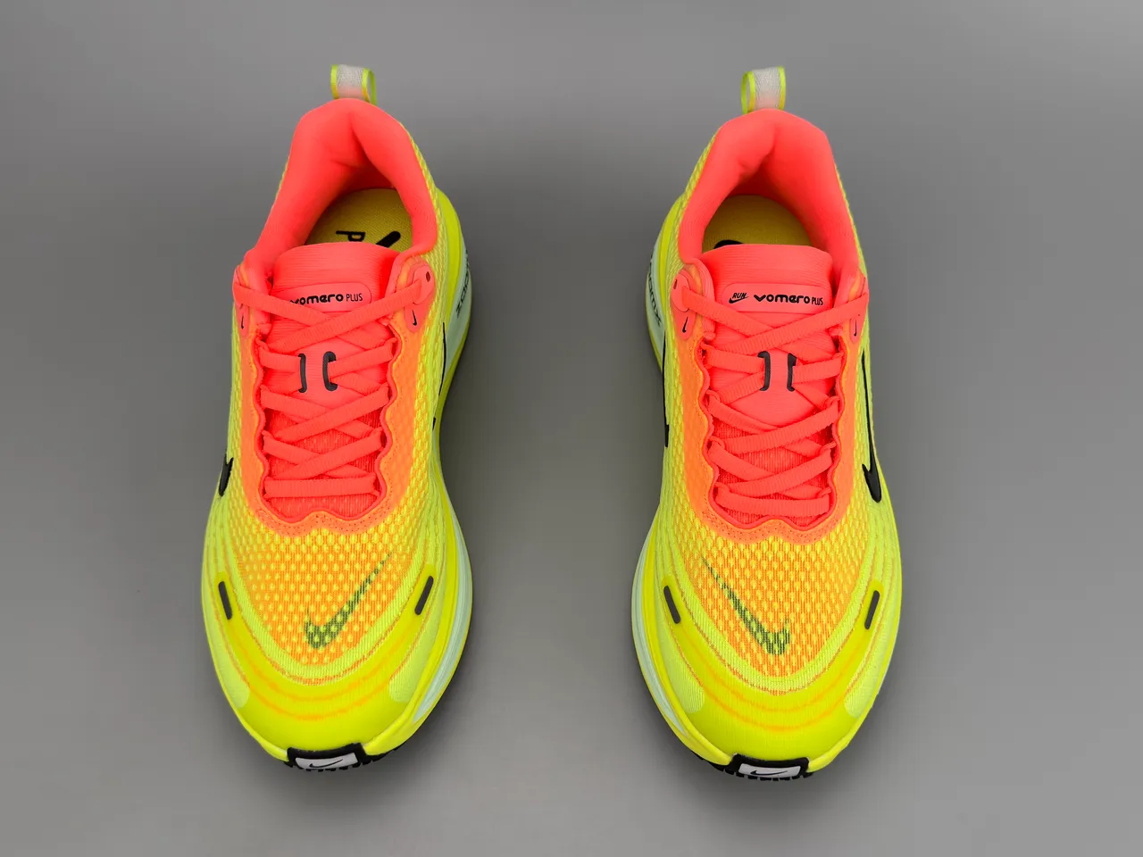 Nike Amarillo Rosa Upper de Knit Engineered Sculpted ZoomX Midsole Zapatillas de correr 7