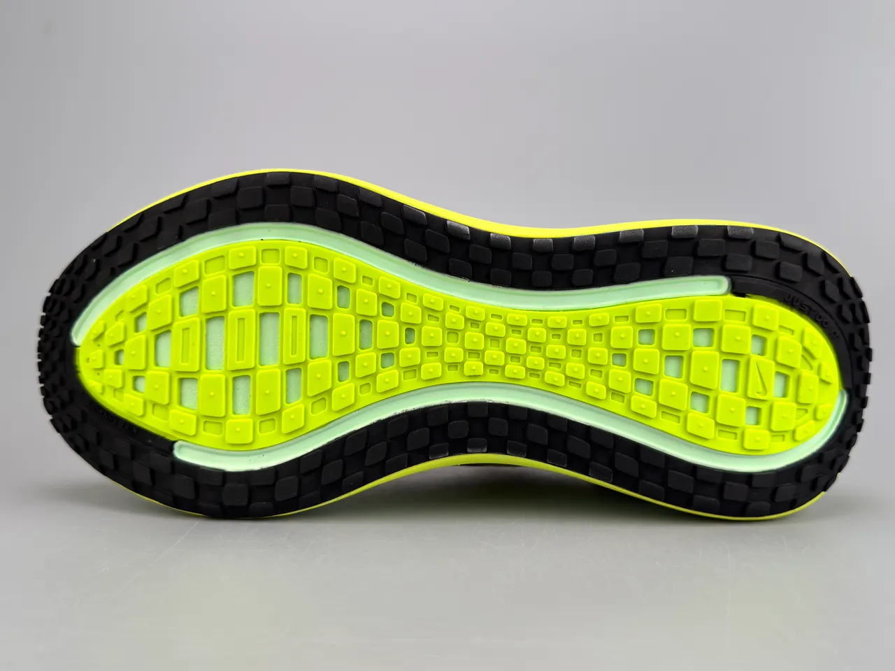 Nike Amarillo Rosa Upper de Knit Engineered Sculpted ZoomX Midsole Zapatillas de correr 8