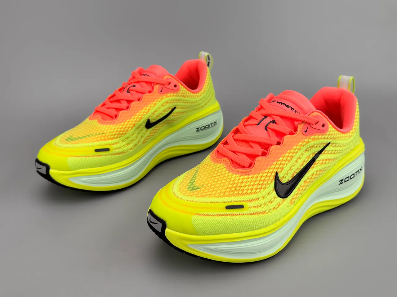 Nike Amarillo Rosa Upper de Knit Engineered Sculpted ZoomX Midsole Zapatillas de correr 9