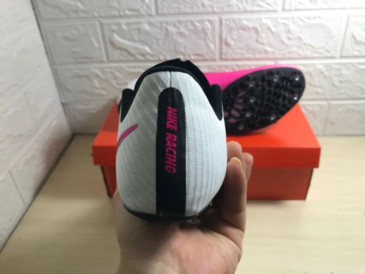 Nike Zoom Victory Spike de piste Chaussures de course blanches roses noires 4