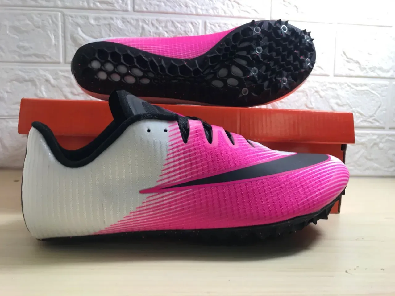 Nike Zoom Victory Spike de piste Chaussures de course blanches roses noires 9