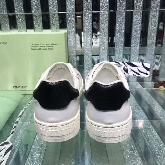 Off-White Chaussures Lifestyle Beige basses en suède et cuir panelées 3