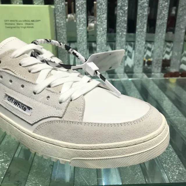 Off-White Chaussures Lifestyle Beige basses en suède et cuir panelées 6