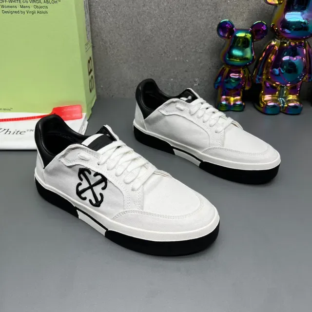 Off-White Zapatillas Lifestyle Negro Superior de Lona Contraste 3