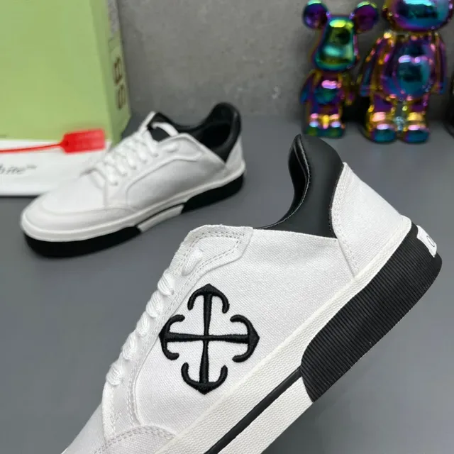 Off-White Zapatillas Lifestyle Negro Superior de Lona Contraste 5