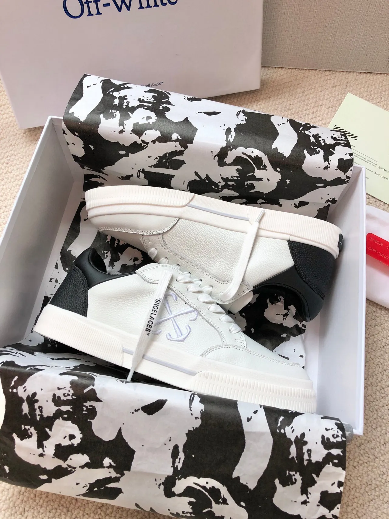 Off-White Sneakers Lifestyle Noir à Panneaux en Cuir Détail Industriel 3