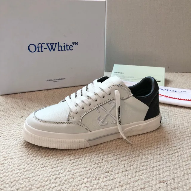Off-White Sneakers Lifestyle Noir à Panneaux en Cuir Détail Industriel 6