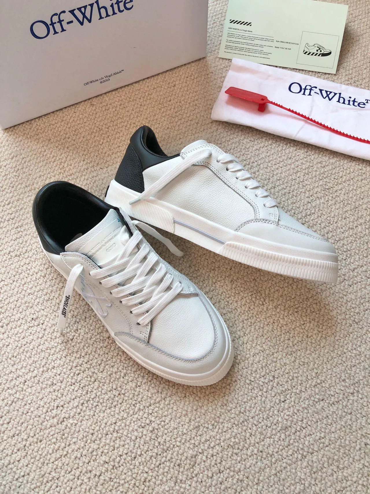 Off-White Sneakers Lifestyle Noir à Panneaux en Cuir Détail Industriel 7