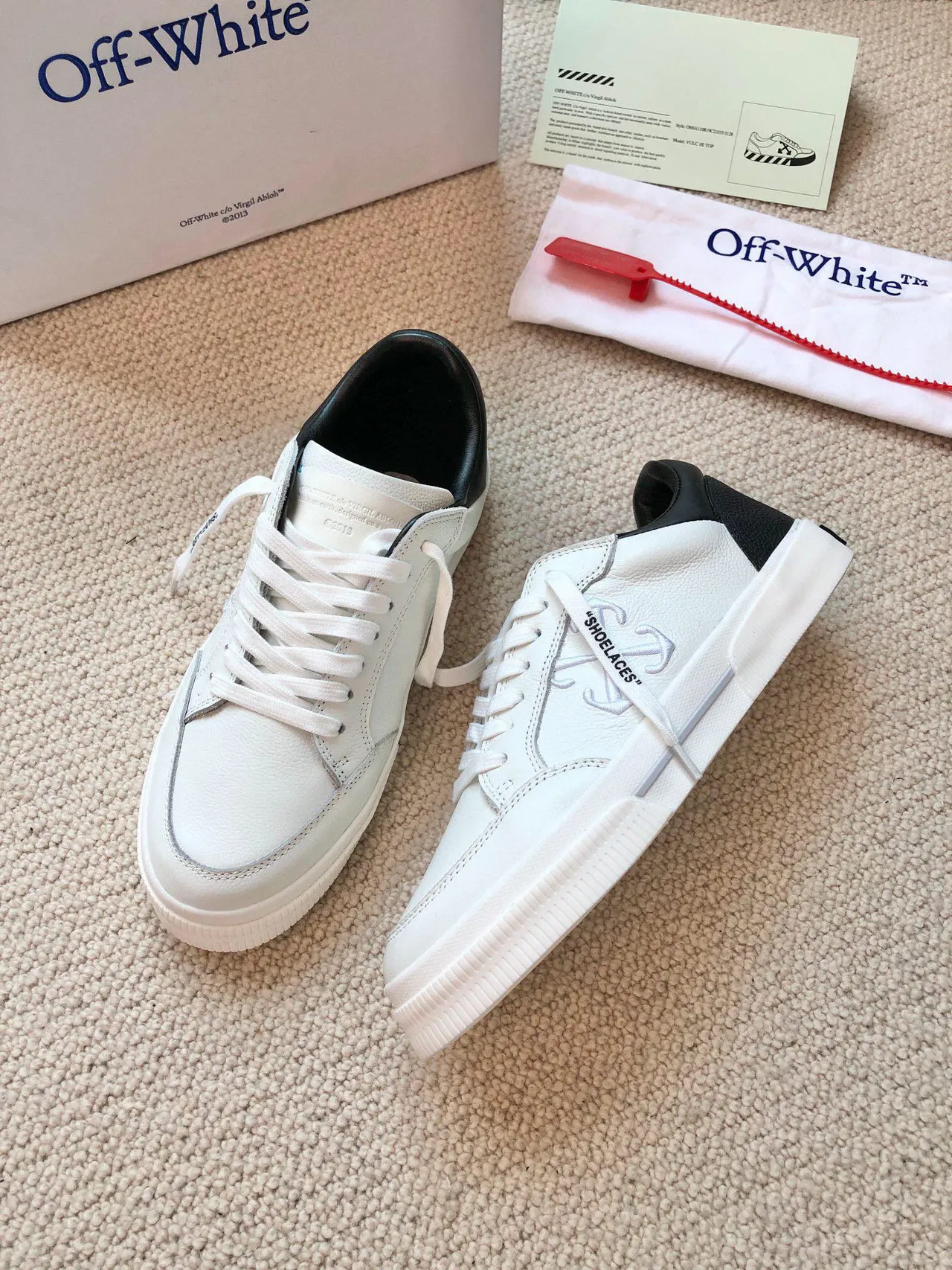 Off-White Sneakers Lifestyle Noir à Panneaux en Cuir Détail Industriel 8
