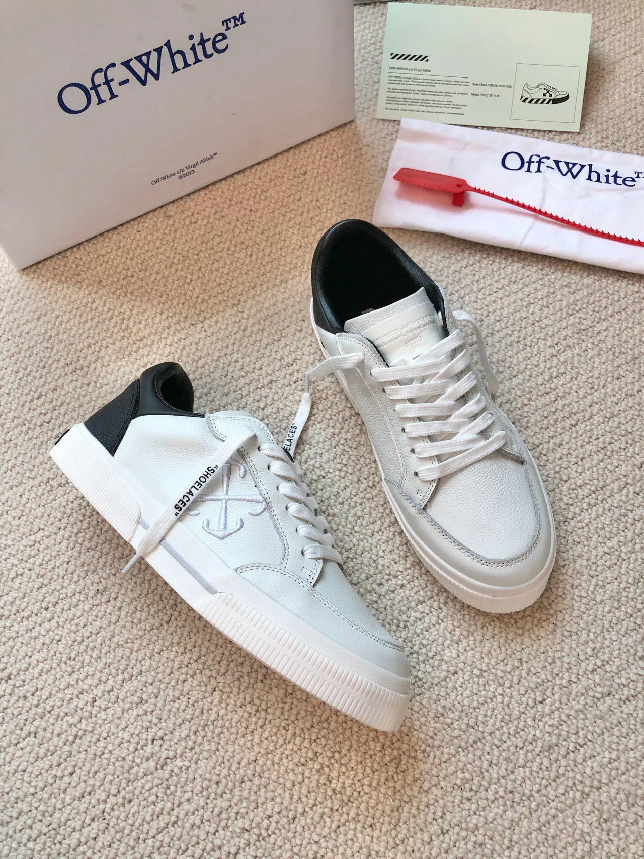 Off-White Sneakers Lifestyle Noir à Panneaux en Cuir Détail Industriel 9
