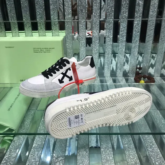 Off-White Black Low-Top Leather/suede Upper Lifestyle Sneakers 2