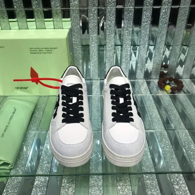 Off-White Black Low-Top Leather/suede Upper Lifestyle Sneakers 4