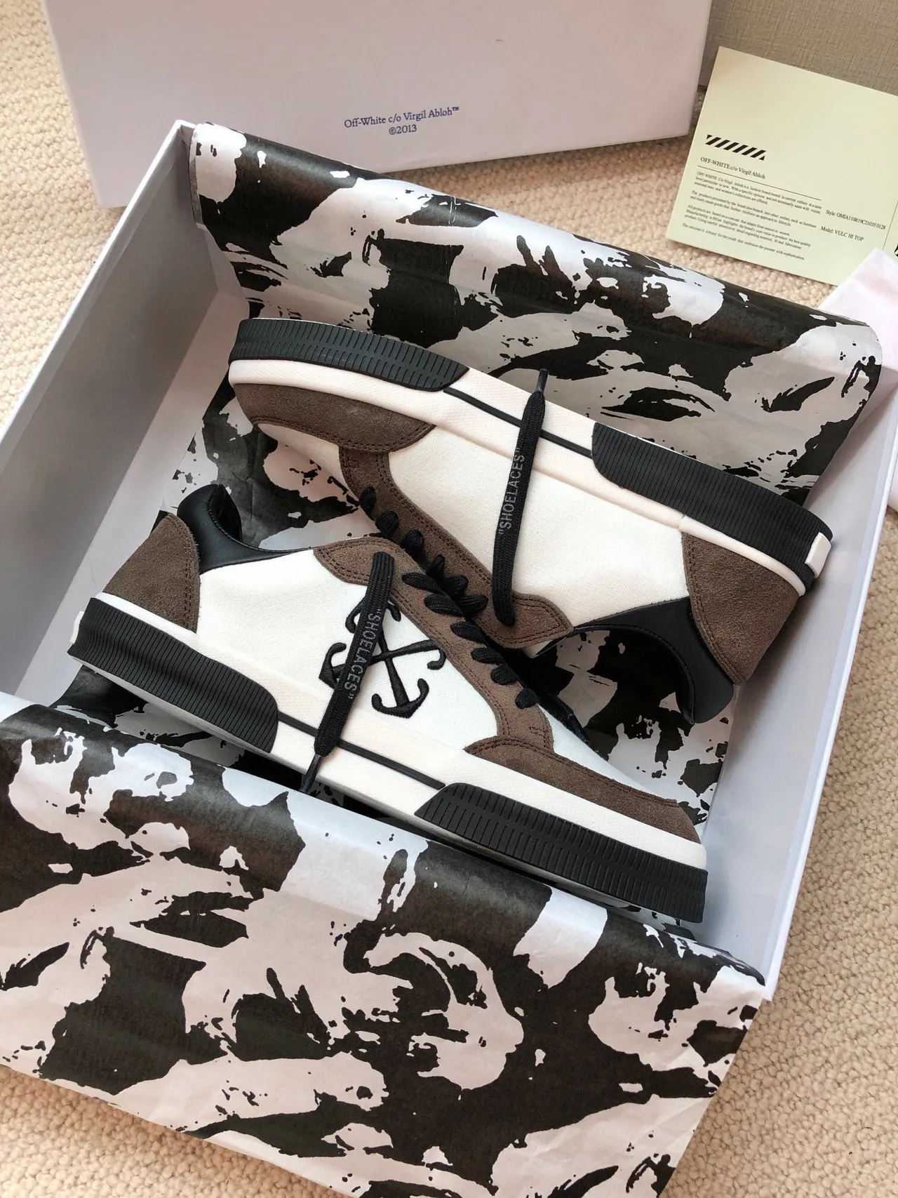 Off-White سينيكرز Lifestyle بني Low-Top كانفاس وسويد بألواح 2