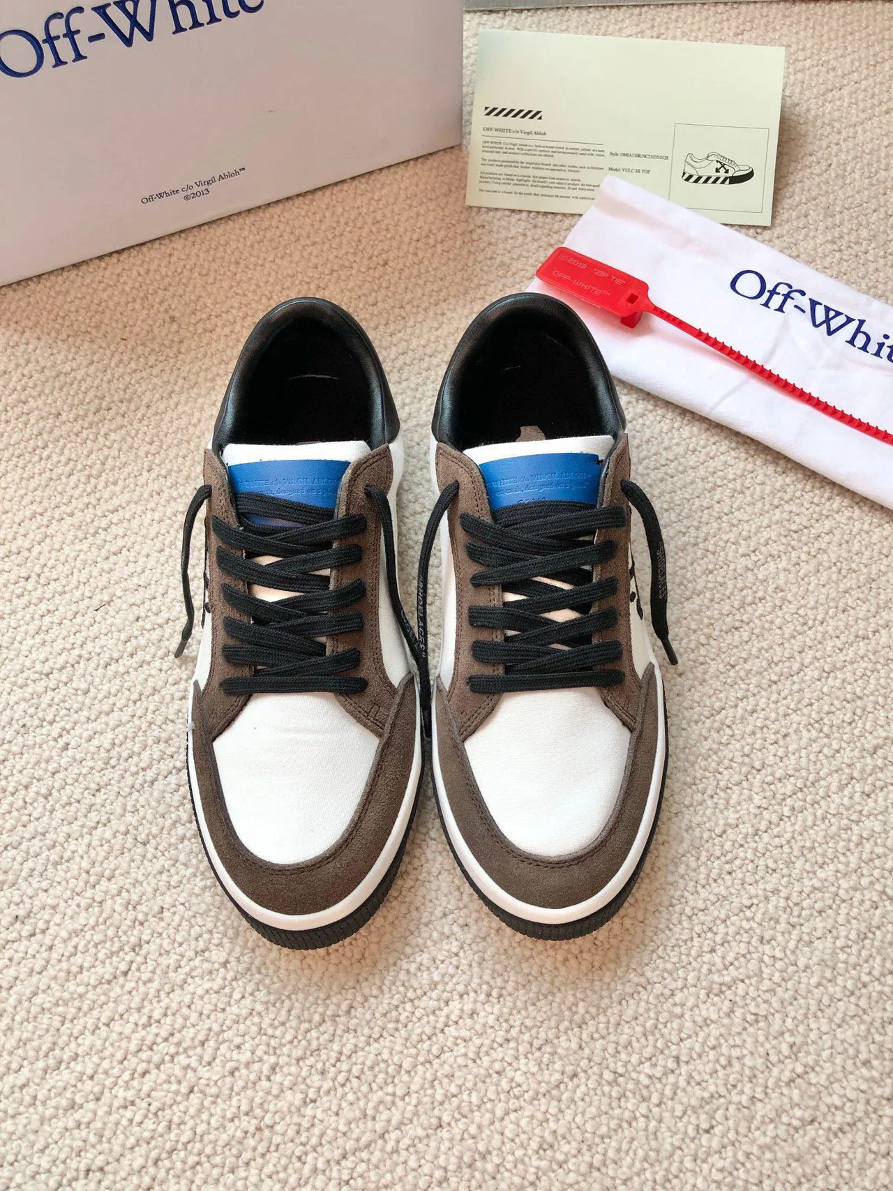 Off-White سينيكرز Lifestyle بني Low-Top كانفاس وسويد بألواح 3
