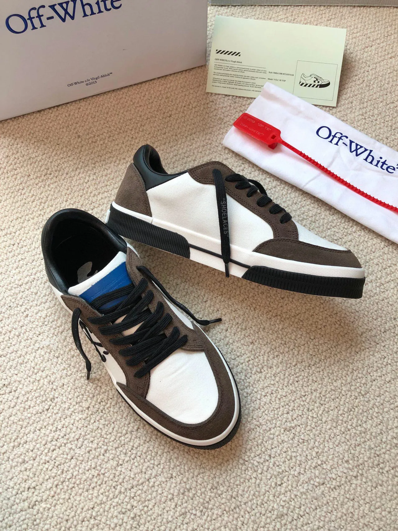 Off-White سينيكرز Lifestyle بني Low-Top كانفاس وسويد بألواح 6