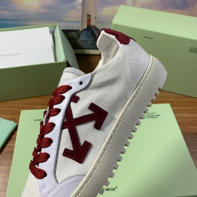 Off-White Diagonal Arrow Low Blanc et Bordeaux Chaussures Lifestyle 3