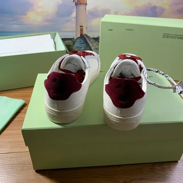 Off-White Diagonal Arrow Low Blanc et Bordeaux Chaussures Lifestyle 6