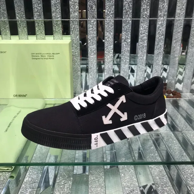 Off-White Low Vulcanized أسود أبيض التصميم الصناعي أسلوب الحياة سنيكرز 4