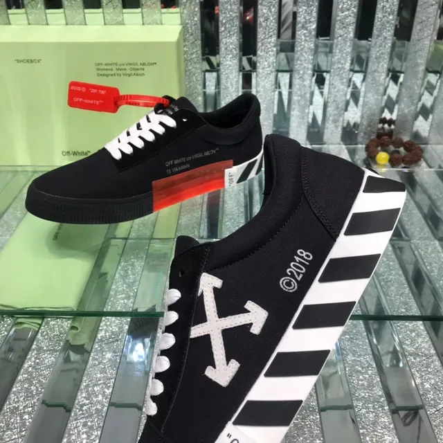 Off-White Low Vulcanized أسود أبيض التصميم الصناعي أسلوب الحياة سنيكرز 5