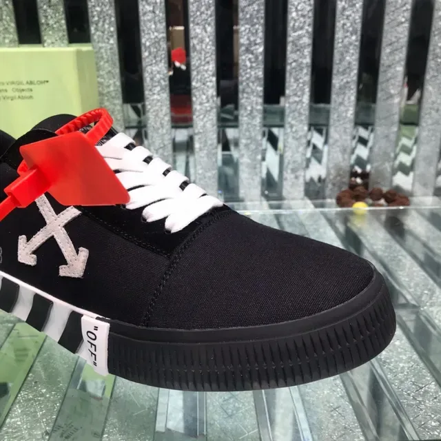 Off-White Low Vulcanized أسود أبيض التصميم الصناعي أسلوب الحياة سنيكرز 7