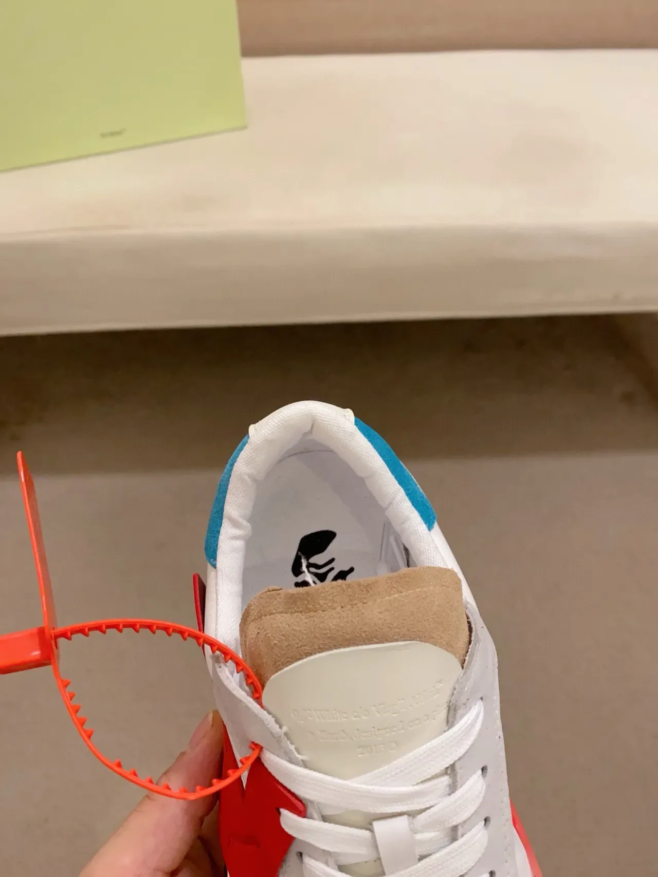 Off-White Low-Top Chaussures Lifestyle Inspirées de l'Industrie en Rouge 3