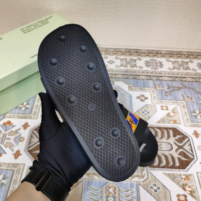 Off-White mule noir bleu jaune rayures industrielles 3