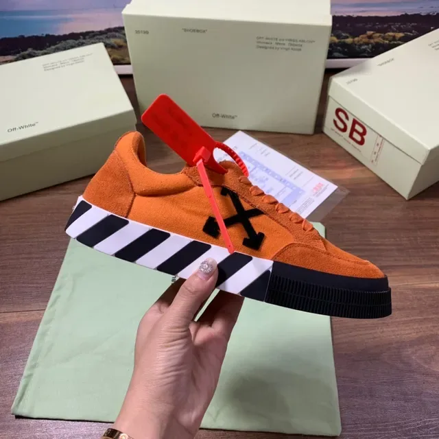Off-White The Ten Sneakers Lifestyle Orange Noir Daim Supérieur Logo Flèche 4
