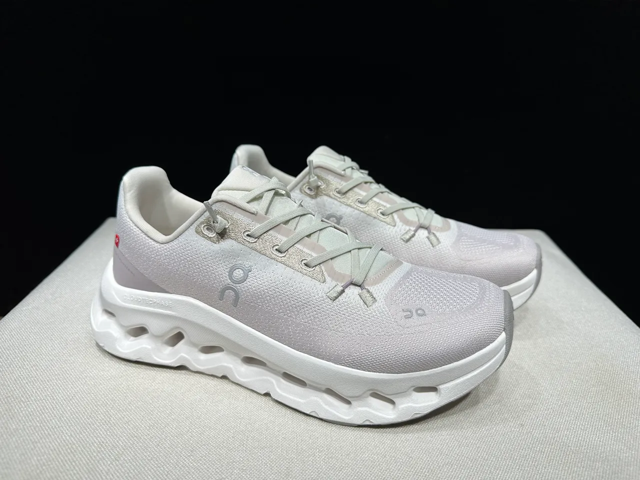 On Beige White Engineered Knit Upper Sculpted CloudTec Midsole Running Shoes 9