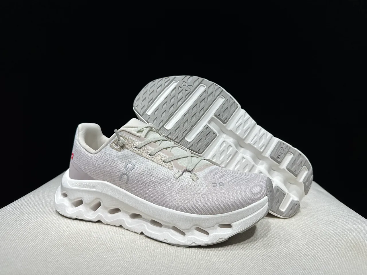 On Beige White Engineered Knit Upper Sculpted CloudTec Midsole Running Shoes 10