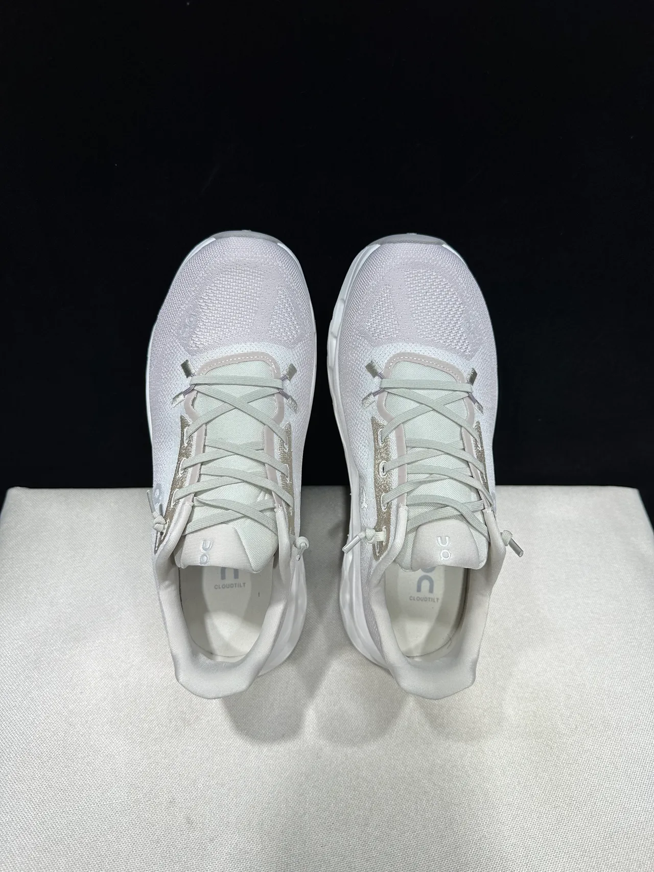 On Beige White Engineered Knit Upper Sculpted CloudTec Midsole Running Shoes 11