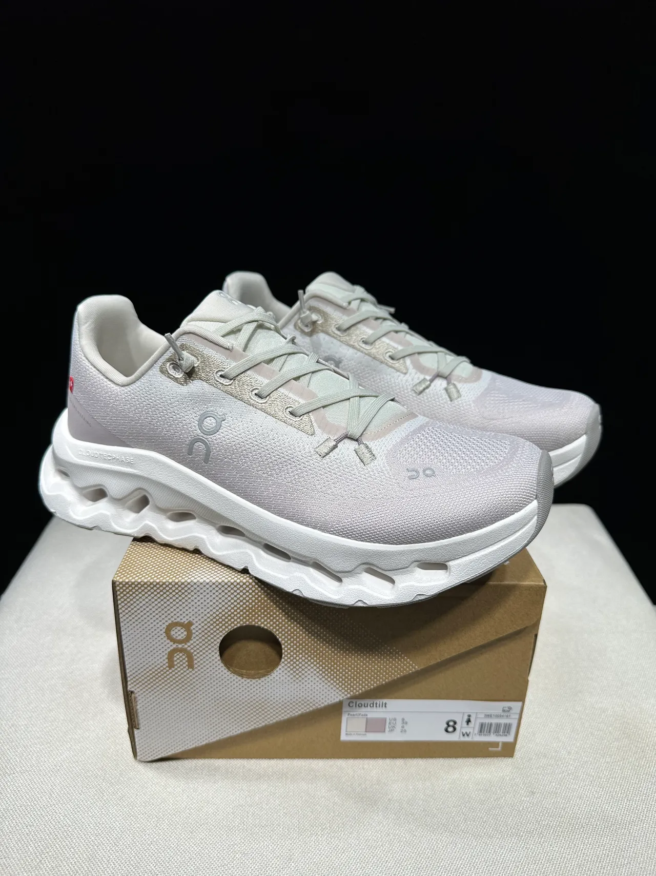 On Beige White Engineered Knit Upper Sculpted CloudTec Midsole Running Shoes 13