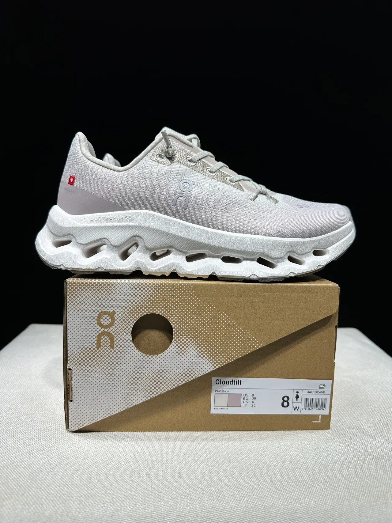 On Beige White Engineered Knit Upper Sculpted CloudTec Midsole Running Shoes 14