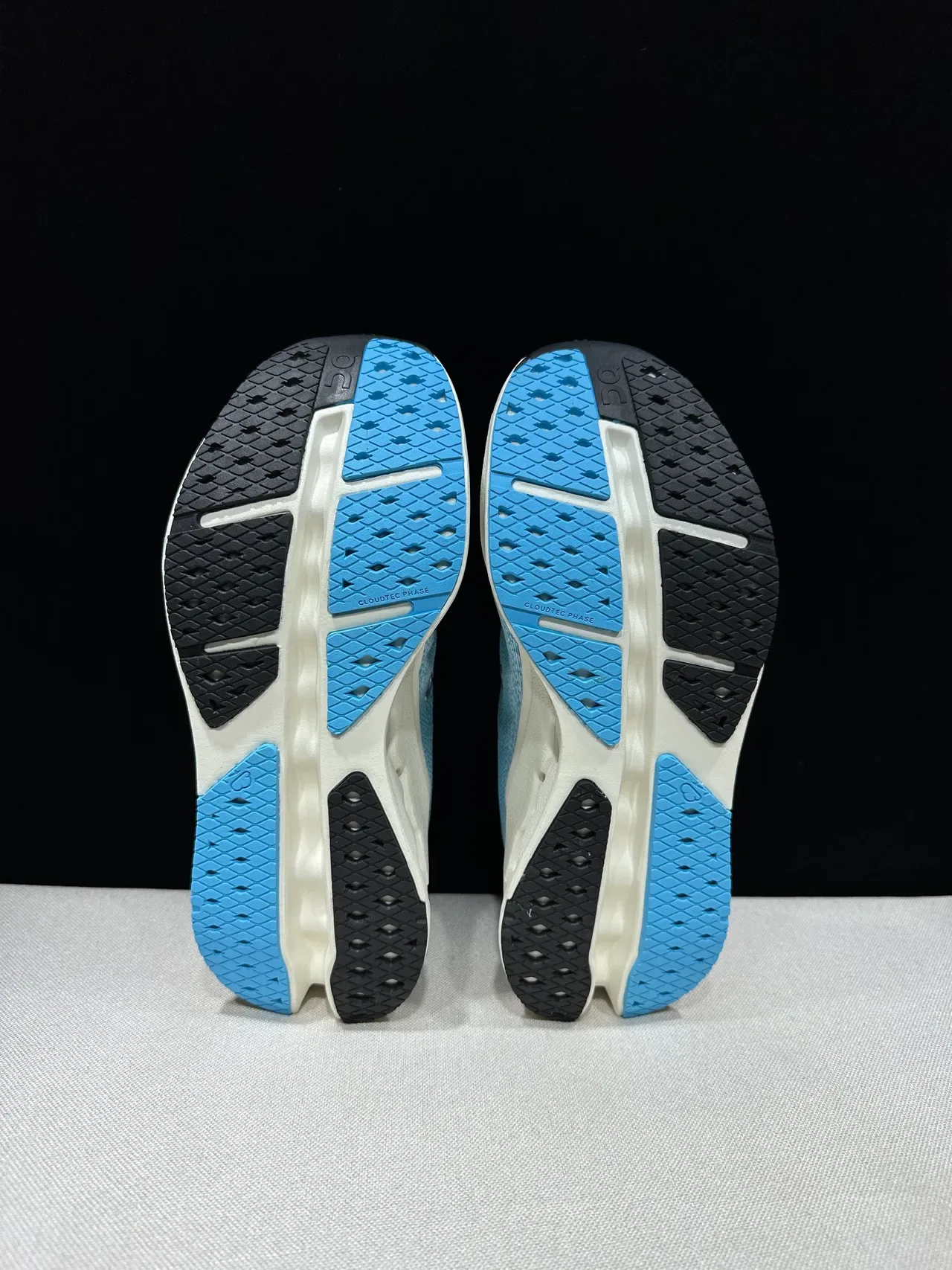 On Blue White Engineered Knit Upper CloudTec Phase Midsole Running Shoes 6