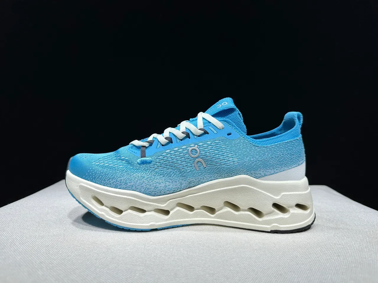 On Blue White Engineered Knit Upper CloudTec Phase Midsole Running Shoes 7
