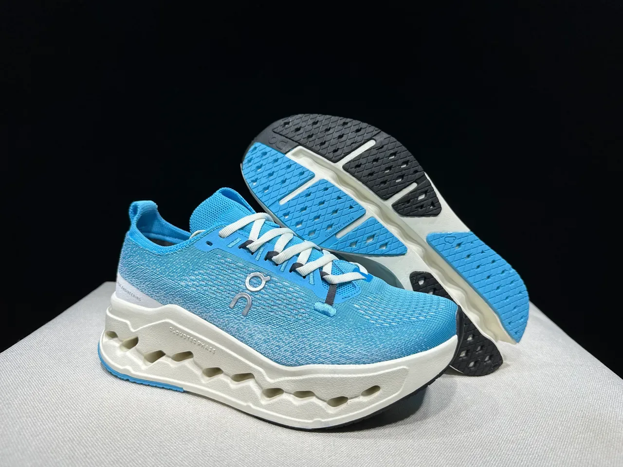 On Blue White Engineered Knit Upper CloudTec Phase Midsole Running Shoes 10