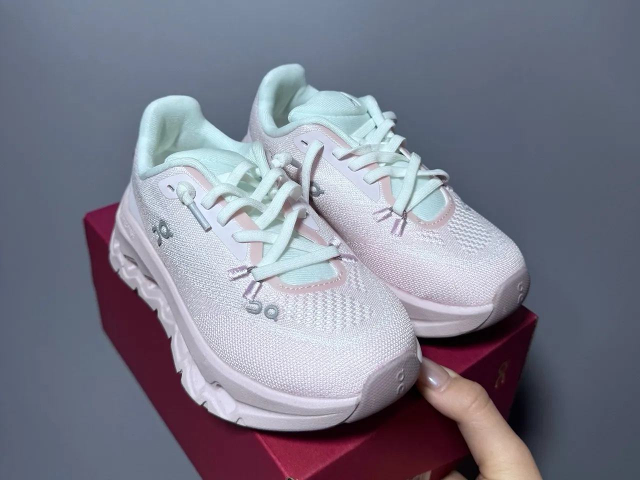 On Cloud Gray Pink Knit Upper Sculpted Midsole Chunky Sneakers 22